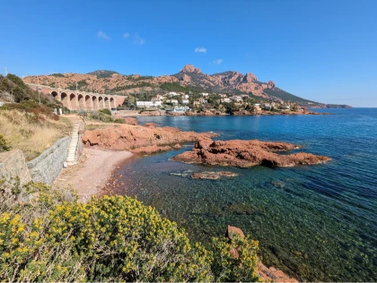 Vue plage au viaduc d'Anthéor
