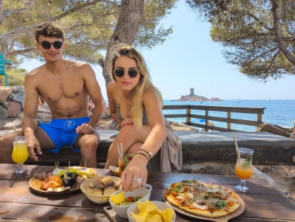Restaurant bord de mer vue Ile d'Or à Saint Raphaël
