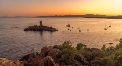 Vue coucher de soleil avec Ile d'Or à Saint Raphaël