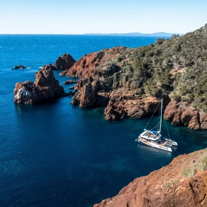 Inventive : balade en catamaran calanques de l'Esterel