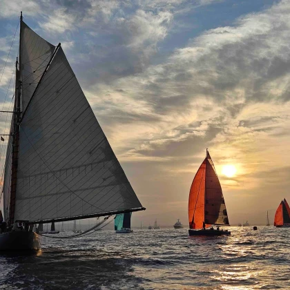 Suivre les voiles de Saint-tropez en bateau depuis Saint-Raphaël