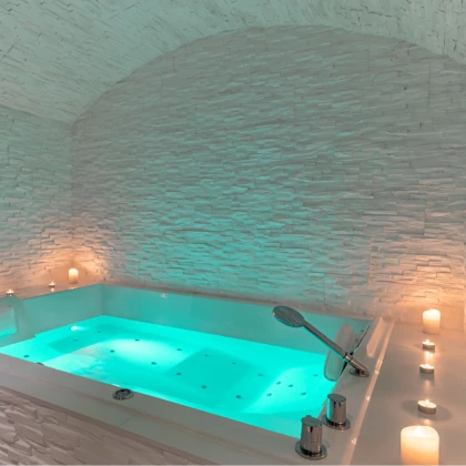 Séjour love room avec jacuzzi pour les weekend en mai