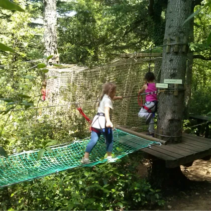 Accrobranche au parc Aoubré à Flassans-sur-Issole