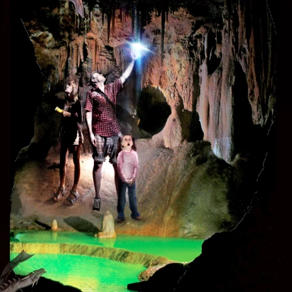 Découverte du monde souterrain lors d’une sortie scolaire en grotte