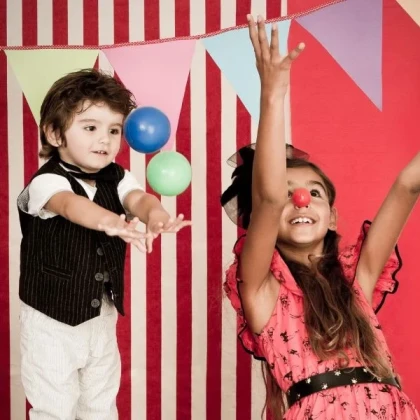 Atelier cirque pour enfants de maternelle avec jeux d’équilibre et motricité