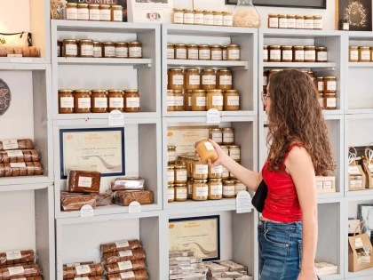 Atelier pédagogique autour des abeilles et découverte des ruches - Expérience Côte d'Azur