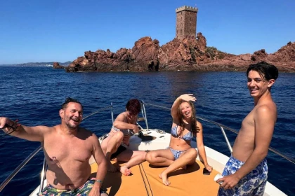 Balade en bateau calanques de l’Estérel – Départ d’Agay à Saint-Raphaël - Expérience Côte d'Azur