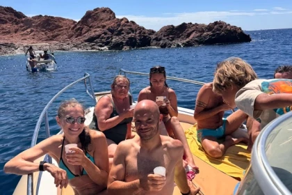 Balade en bateau calanques de l’Estérel – Départ d’Agay à Saint-Raphaël - Expérience Côte d'Azur