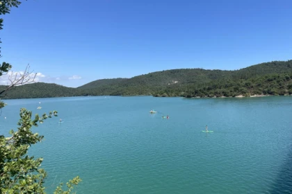 Balade en VTT électrique autour du lac de Saint Cassien - Expérience Côte d'Azur