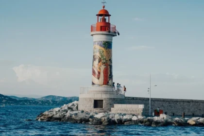 Balade en mer, dégustation vin et chocolat, Port Grimaud - Expérience Côte d'Azur