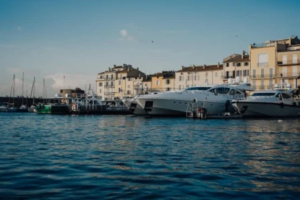 Balade en mer, dégustation vin et chocolat, Port Grimaud - Expérience Côte d'Azur