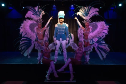 Cabaret "FRANCKY FOLIES"  (Déjeuner-spectacle) - Expérience Côte d'Azur