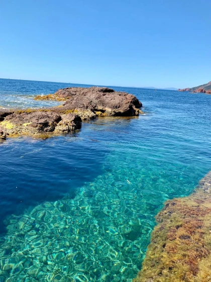 Saint Raphaël : Balade en bateau au cœur des calanques de l'Estérel - Expérience Côte d'Azur