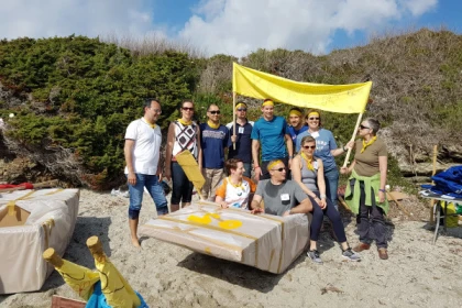 Construction & course bateaux en carton - Expérience Côte d'Azur