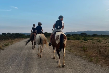 Coucher de soleil à cheval au pied du Massif de l’Estérel - Expérience Côte d'Azur