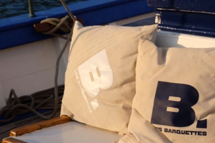 Coucher de soleil à la voile, baignade, buffet et vins - Expérience Côte d'Azur