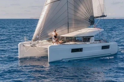 Coucher de soleil en catamaran privatisé avec dîner - 12 personnes - Expérience Côte d'Azur