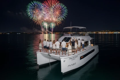 Croisière Privée en catamaran à Saint-Raphaël : Feux d’artifice, boissons et ambiance soirée ✨ - Expérience Côte d'Azur