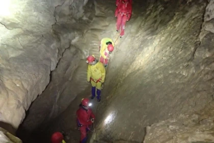 Découverte ludique de la Spéléologie - Grotte de Mons - Spécial Jeunesse - Expérience Côte d'Azur