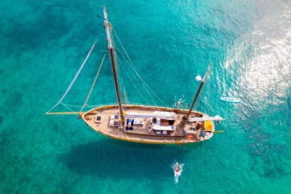 Demi-journée en Voilier et Snorkeling avec Bruine Beer - Expérience Côte d'Azur