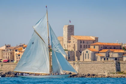 Départ Marina Baie des Anges | La Journée avec Repas | Les Voiles d'Antibes - Expérience Côte d'Azur
