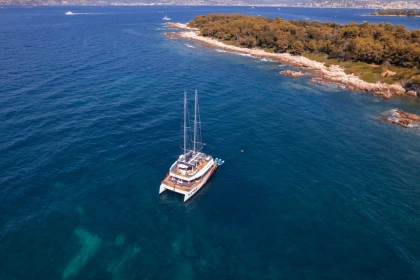 Sortie Catamaran journée - Départ Cagnes sur Mer vers les Iles de Lérins - Expérience Côte d'Azur