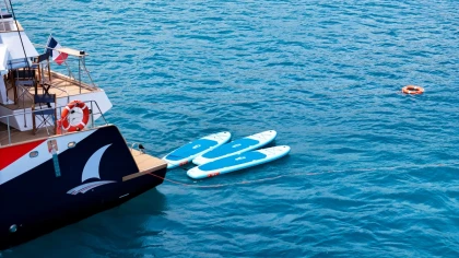 Croisière en catamaran sur la Côte d’Azur avec apéritif – Cap d’Antibes au départ de Villeneuve-Loubet - Expérience Côte d'Azur