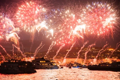 Départ Marina Baie des Anges | La Soirée Dîner | Festival Pyrotechnique Cannes - Expérience Côte d'Azur
