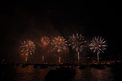 Soirée en Catamaran à Marina Baie des Anges : dîner & feu d’artifice en mer - Expérience Côte d'Azur