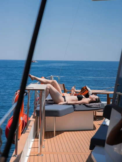 Croisière brunch au départ de Marseille : découvrez les calanques en catamaran - Expérience Côte d'Azur