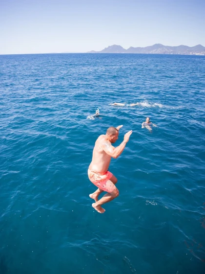 Sortie en catamaran depuis Nice : balade commentée du littoral Saint-Jean-Cap-Ferrat jusqu'à - Expérience Côte d'Azur