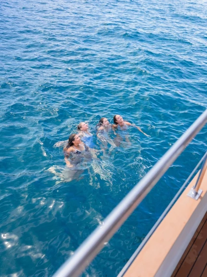 Brunch en mer sur un catamaran – Départ de Nice, Villefranche & Saint-Jean-Cap-Ferrat - Expérience Côte d'Azur