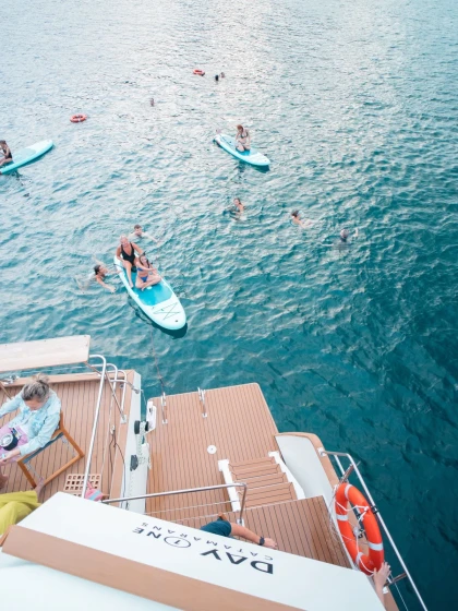 Brunch en mer sur un catamaran – Départ de Nice, Villefranche & Saint-Jean-Cap-Ferrat - Expérience Côte d'Azur