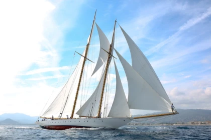 Départ Saint-Raphaël | La Journée avec Repas | Les Voiles de Saint-Tropez - Expérience Côte d'Azur