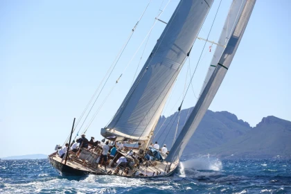 Départ Saint-Raphaël | La Journée avec Repas | Les Voiles de Saint-Tropez - Expérience Côte d'Azur