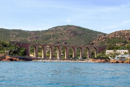 Catamaran Saint Raphaël : Sortie demi journée Cap Dramont et Ile d'Or - Expérience Côte d'Azur