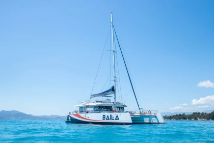 Promo - 10% Sortie catamaran départ St Raphaël - Journée + repas - Estérel & Iles de Lérins - Expérience Côte d'Azur