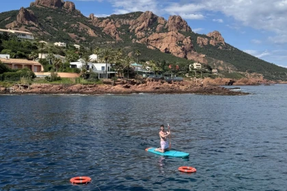 Offre Exclusive - 10% Sortie catamaran de St Raphaël aux calanques de l'Estérel - Brunch en mer - Expérience Côte d'Azur