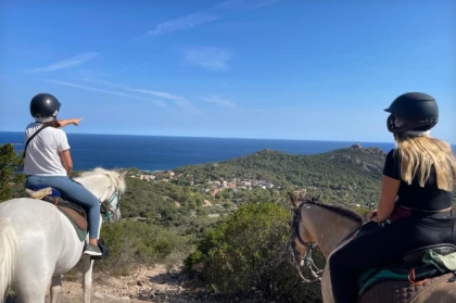 EVJF / EVG des 3 Fers: à cheval avec apéritif provençal au Dramont – Saint-Raphaël - Expérience Côte d'Azur