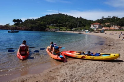 Excursion encadrée en Kayak-Estérel-Agay-Saint Raphael - Expérience Côte d'Azur