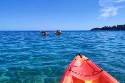 Excursion encadrée en kayak dans l’Estérel au départ d’Agay - Expérience Côte d'Azur