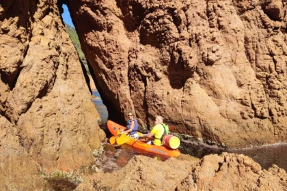 Excursion encadrée en kayak dans l’Estérel au départ d’Agay - Expérience Côte d'Azur