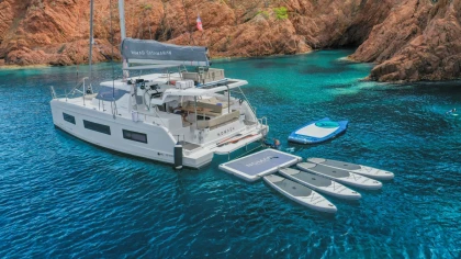 Excursion privée en catamaran 1/2 Journée - baignade et détente en mer - Expérience Côte d'Azur