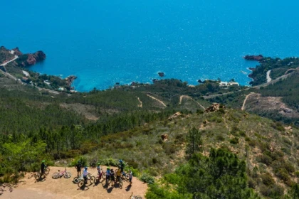 Excursion VTT électrique dans l'Estérel & dégustation de produits du terroir en forêt - Expérience Côte d'Azur