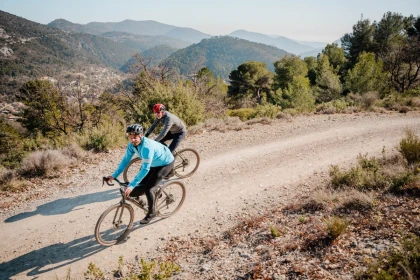 Explorer l’arrière pays Niçois à vélo gravel - Expérience Côte d'Azur