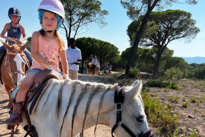 Family ride : 1h de balade à cheval dans le massif de l'Esterel - Expérience Côte d'Azur