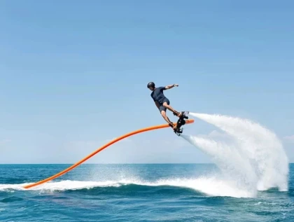 Flyboard à Fréjus : prenez de la hauteur au-dessus de la Méditerranée - Expérience Côte d'Azur