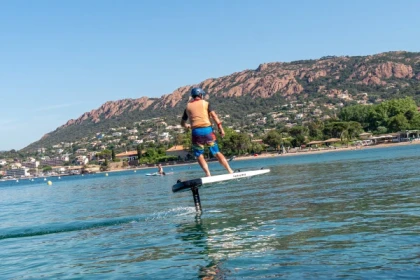 Initiation au surf électrique à Agay - Expérience Côte d'Azur