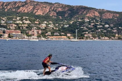 Insolite: Jet Ski à Bras à Agay - Saint-Raphaël - Expérience Côte d'Azur
