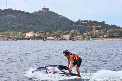 Insolite: Jet Ski à Bras à Agay - Saint-Raphaël - Expérience Côte d'Azur